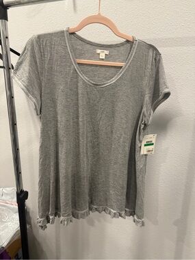Layla Gray Short-Sleeve Ruffle-Hem Tee with Contrast Stitching Large NWT